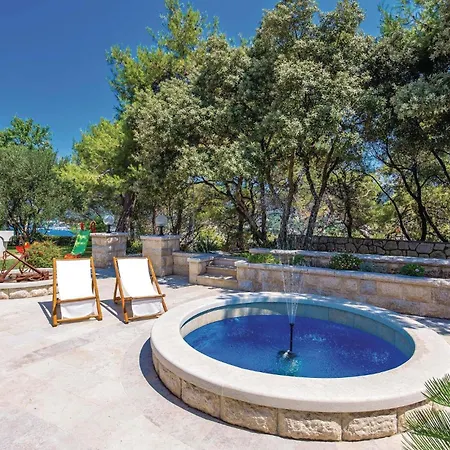 Holiday home Beautiful In With Jacuzzi