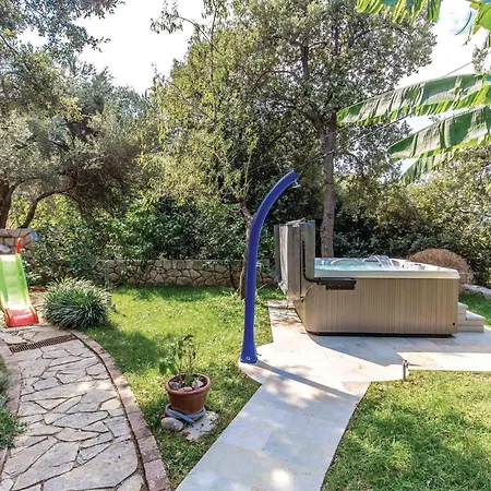 Beautiful In With Jacuzzi Vakantiehuis